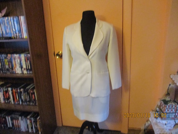 Fully Lined Soft White Blazer w 2 Lined Besom Poc… - image 1