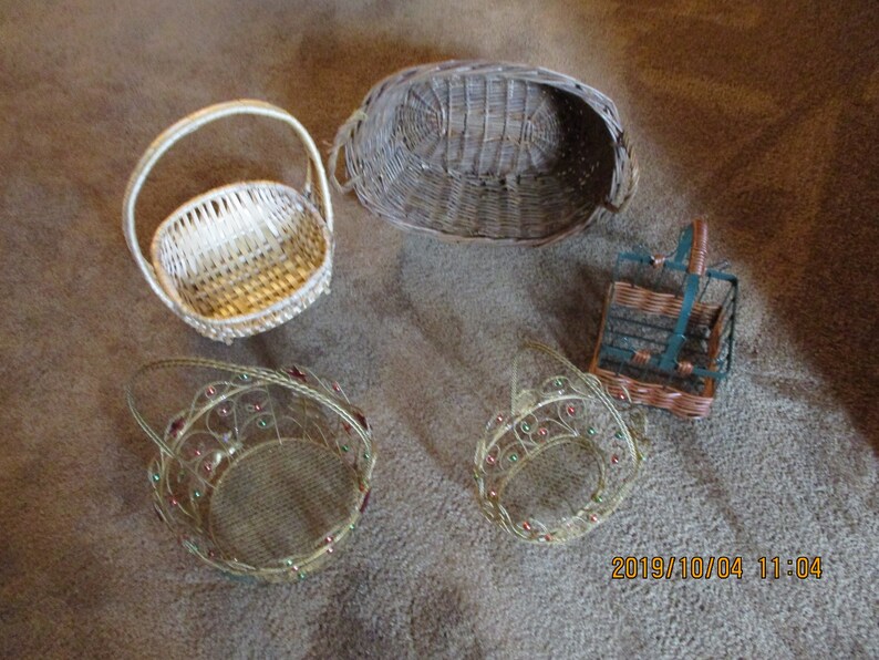 Baskets in Various Sizes Shapes Materials for Every Room in image 0