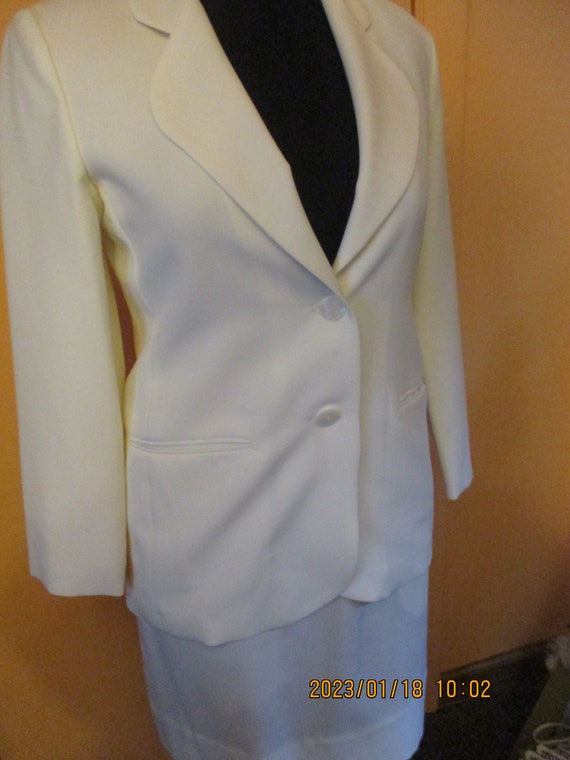 Fully Lined Soft White Blazer w 2 Lined Besom Poc… - image 2