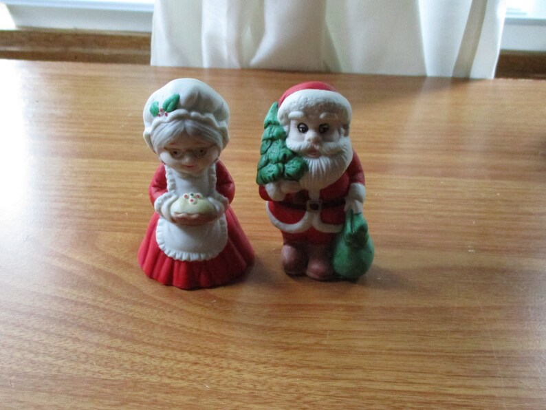 Vintage Santa and Mrs Claus Mini Ceramic Salt and Pepper image 0