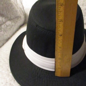 Pristine Men's Black Wool Felt Fedora Hat with Wide White Pleated Cotton Ribbon by Segal International, 7.75 x 6.25 size L w Satin Lining image 8