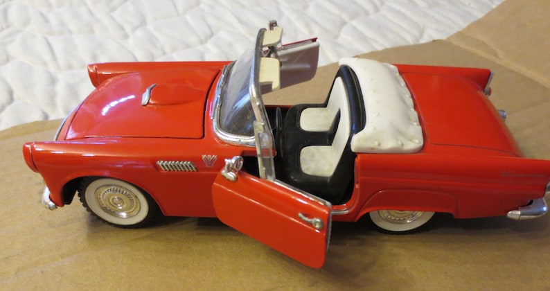 VINTAGE MENS  Danbury Mint 55 Thunderbird Red Convertible w image 0