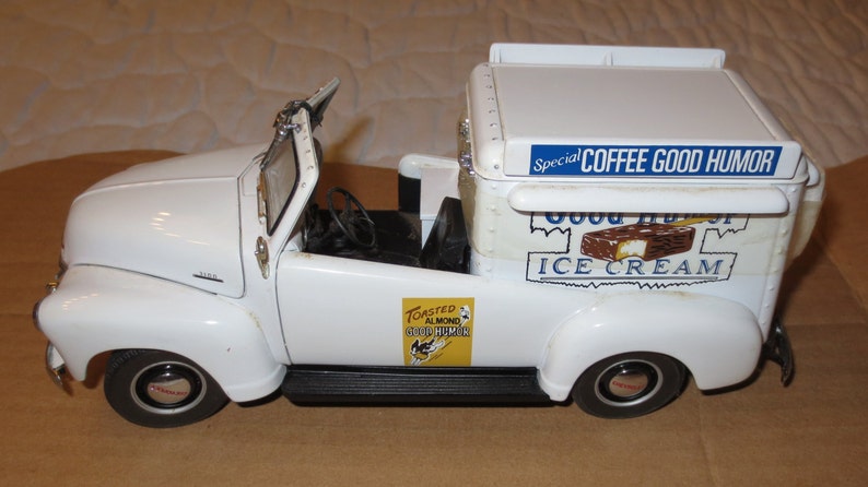 Vintage Danbury Mint 1:24 Scale Model 1953 Good Humor Truck image 0