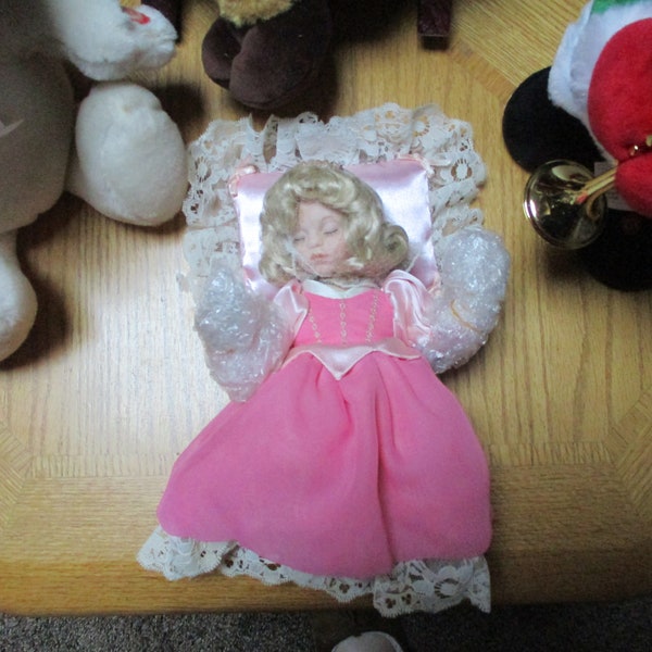 Sleeping Beauty 9" Tiny Tot Doll in Pink and White by Marie Osmond #818 of 15000 Worldwide Small Space Mint Cond FREE USA SHIPPING