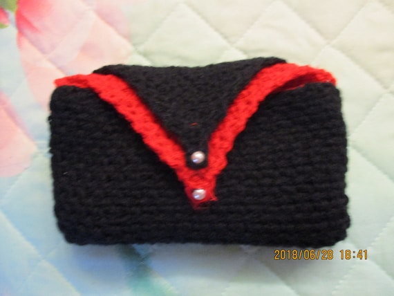 Reversible Crocheted Clutch Purse: Two-Tone Evening Bag with Wrist Straps