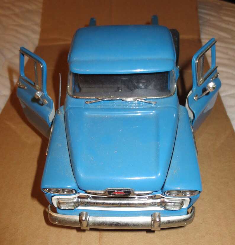 VINTAGE Danbury Mint 1:24 Scale Model 1958 Blue Chevrolet image 0