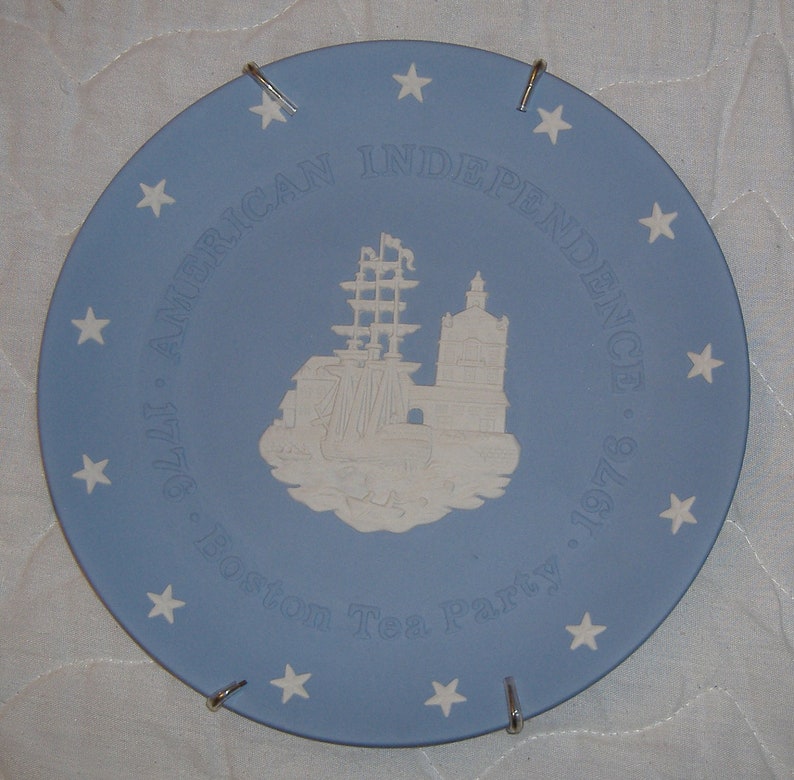 SALE 40% OFF-Vintage 1976 Blue Jasper Wedgwood Bicentennial image 0