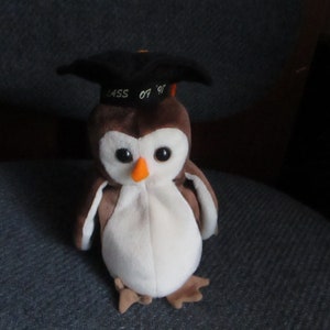 Ty Beanie Baby Full Size 1998 Owl Graduate Parfait pour votre collection, à offrir, à afficher et à apprécier Excellent pour les enfants et les adultes image 1