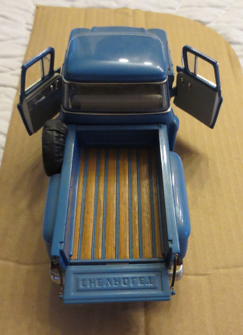 VINTAGE Danbury Mint 1:24 Scale Model 1958 Blue Chevrolet image 1