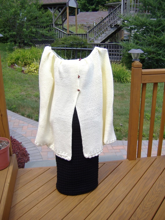 NEVER WORN MODEL Ladies Large to 2x Ivory Cape in 