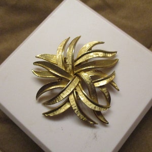 Mid-Century Gold Tone Pin: Avant Garde Intertwined Design
