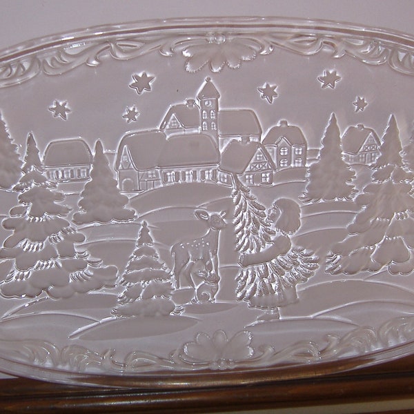 SALE 1980s Mikasa Lead Crystal 14 Inch Christmas Tray for Entertaining or Display - Christmas Gift, Holiday Home, Gift Idea for the Chef