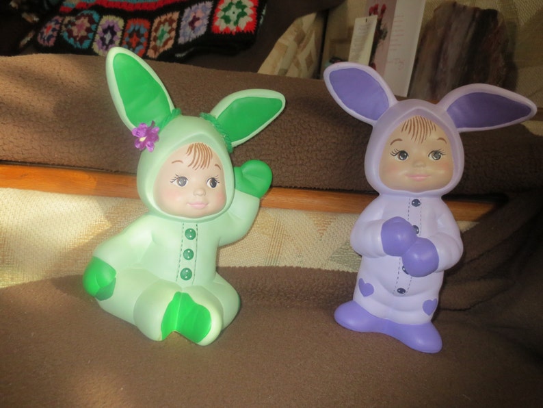 4 Bambins en porcelaine de couleur rose vert jaune et/ou lilas-Bébé/Bambin en couchette de lapin avec siège rabattable 4 poses différentes 25 % de remise 4 image 3