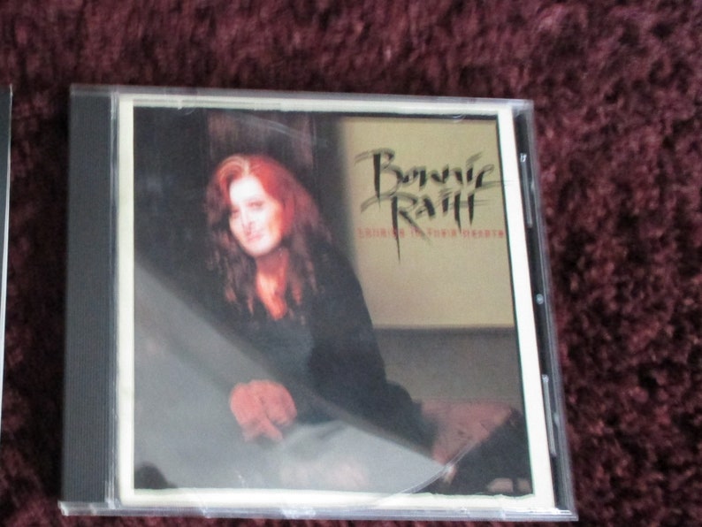 Vintage Bonnie Raitt Blues-rock slide guitarist with bewitching heartfelt voice Relaxing and Entertaining, Add to Collection Great Gift image 2