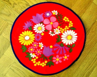 1970s Swedish Vintage Tiny Small Tablet Tablecloth: Red Floral Circle Design