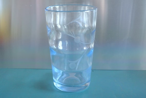 青色ガラス花瓶 彫刻模様付き 青空のガラス製壁掛け花瓶 ガラス製花入れ