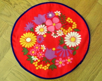 1970s Swedish Vintage Tiny Small Tablet Tablecloth: Red Floral Circle Design