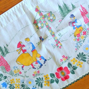 Vintage 1980s Floral Valance: Multicolor Midsummer Print, Lace Trim
