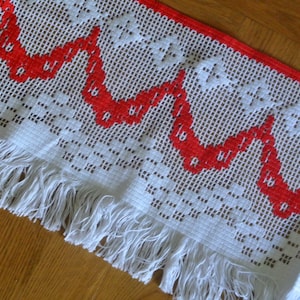Vintage 1970s woven white cotton Christmas thread- curtain valance with red/ white pattern and fringe