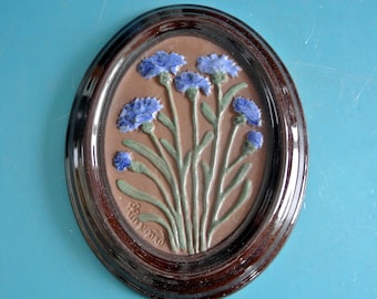 Placa de pared de cerámica Vintage Gabriel Suecia: Diseño de aciano de Ingegärd Burmeister