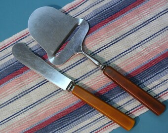 Vintage 1950s tested goldbrown and brown bakelite plastic cheeseplaner and butterknife