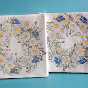 Due confezioni da 30 tovaglioli/tovaglioli di carta stampati con bandiera della Svezia/motivo a cerchio floreale del sacerdote su fondo bianco per feste estive