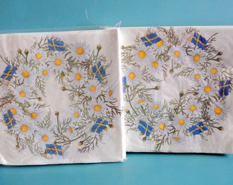 Deux paquets de 30 serviettes en papier imprimées/serviettes avec drapeau de la Suède/motif ecclésiastique de fleurs sur fond blanc pour une fête d'été