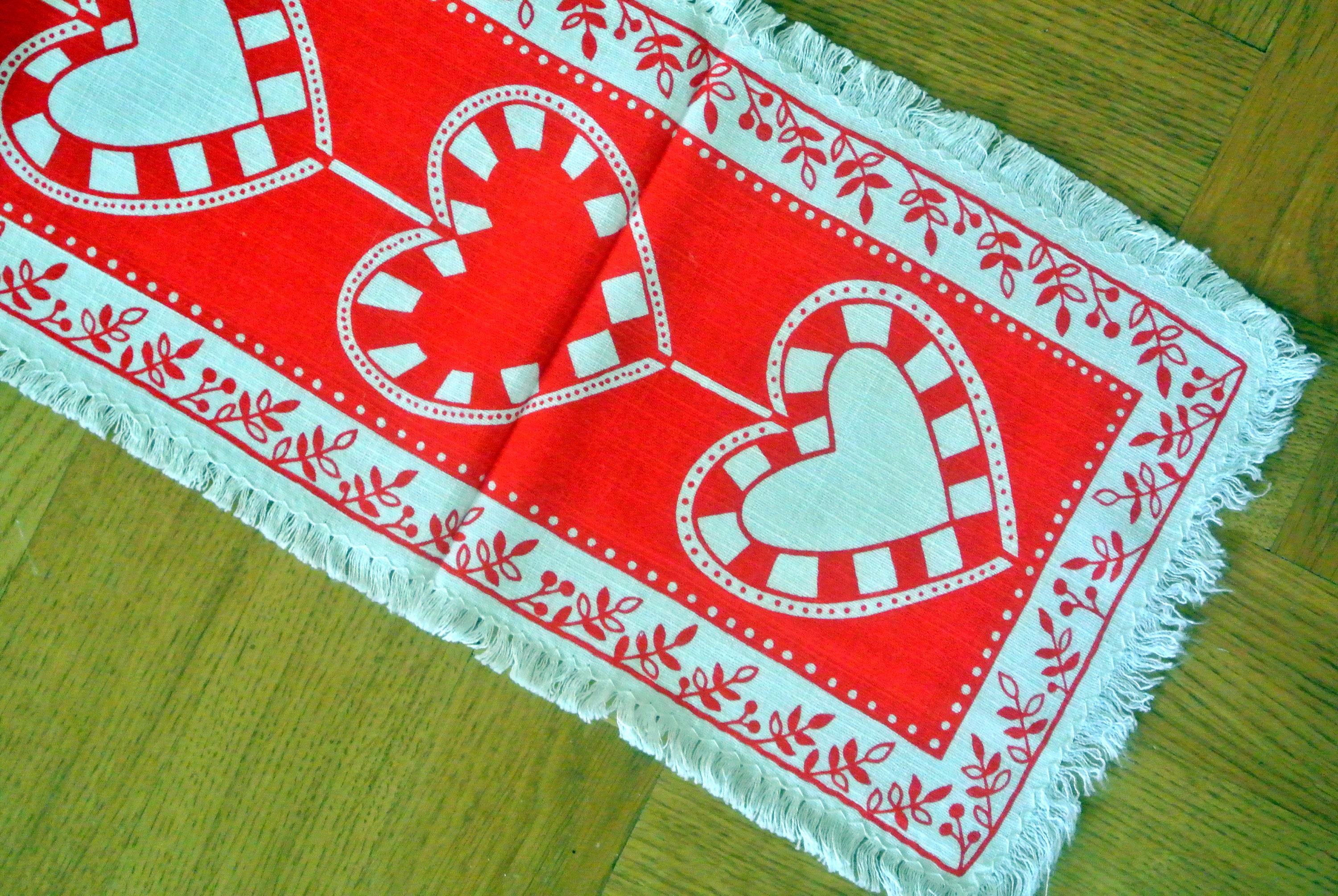 Set of 2, 4, 6 or 8, Valentines Table Set, Valentines Table Decor,  Valentines Gift, Birthday Gift, Red Table Mat, Gift for Mother, 