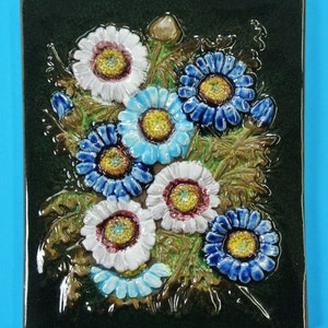 Swedish vintage 1960s jie Gantofta larger ceramic wall plaque with white/ blue flower motive, design by Aimo
