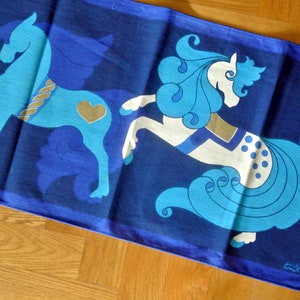Long vintage 1960s gold/turqouise blue/white printed Almedahls Toni Hermansson design horse motive cotton wallhanging w darkblue bottomcolor
