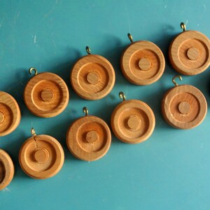 Candelabro vintage de madera de abeto hecho a mano: candelabro sueco firmado imagen 3