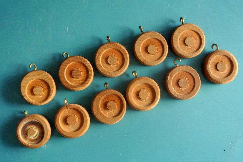 Candelabro vintage de madera de abeto hecho a mano: candelabro sueco firmado imagen 3
