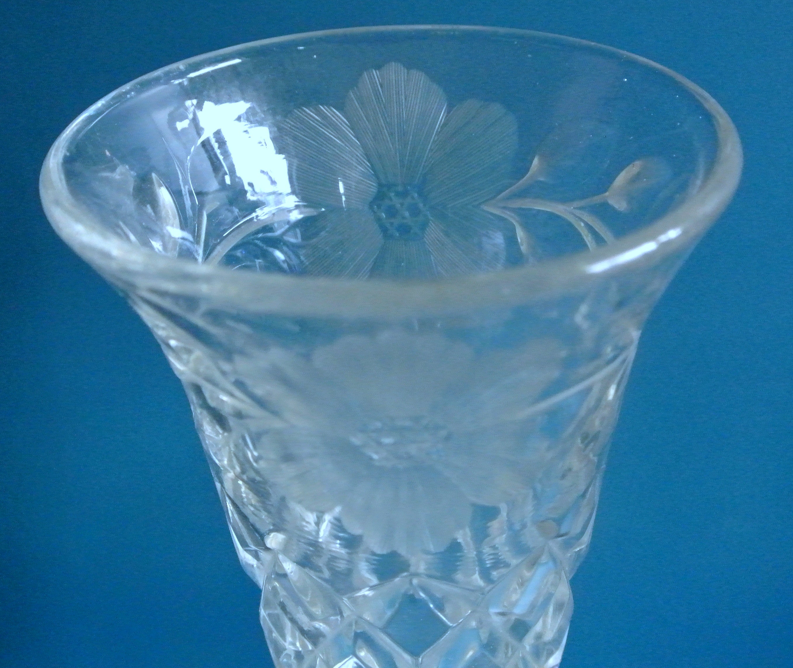 1940年代のヴィンテージ透明ガラス花瓶：チェック柄の花のデザイン