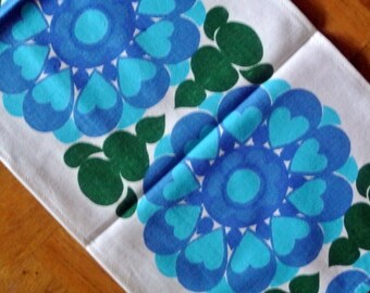 Swedish retro vintage 1950s cotton design tablecloth runner with conv. turquoise blue/ blue/ green heart/ flower motive on white bottomcolor