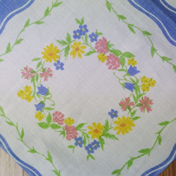 Sueco retro vintage de los años 1950 mayor impreso ropa de diseño tabelcloth con motivo de flor colores pastel multicolor Conv. de hueso blanco bottomcolor