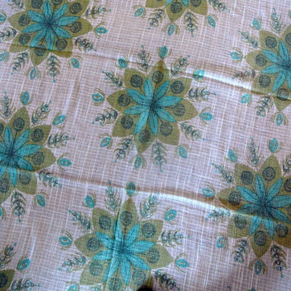 Paire de rideaux en fil de coton vintage suédois des années 1950 avec grand motif de fleur turquoise/jaune moutarde imprimé sur fond blanc