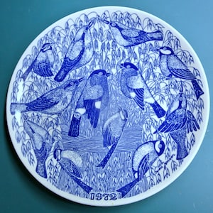 RARE collectible Lovely Swedish vintage 1972s Gustavsberg white/ blue printed Sven Jonson design wild bird motive wallhanging plate