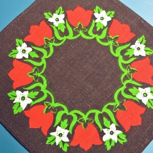 Small Swedish vintage 1960s printed cotton design tablet tablecloth with conventionalized red tulip flower motive darkbrown bottomcolor
