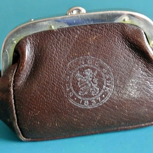 Vintage 1960s kleine schwedische traditionelle Stil dunkelbraune (Smålandspung) Echtleder Wechselbörse für Geld oder all die kleinen Dinge