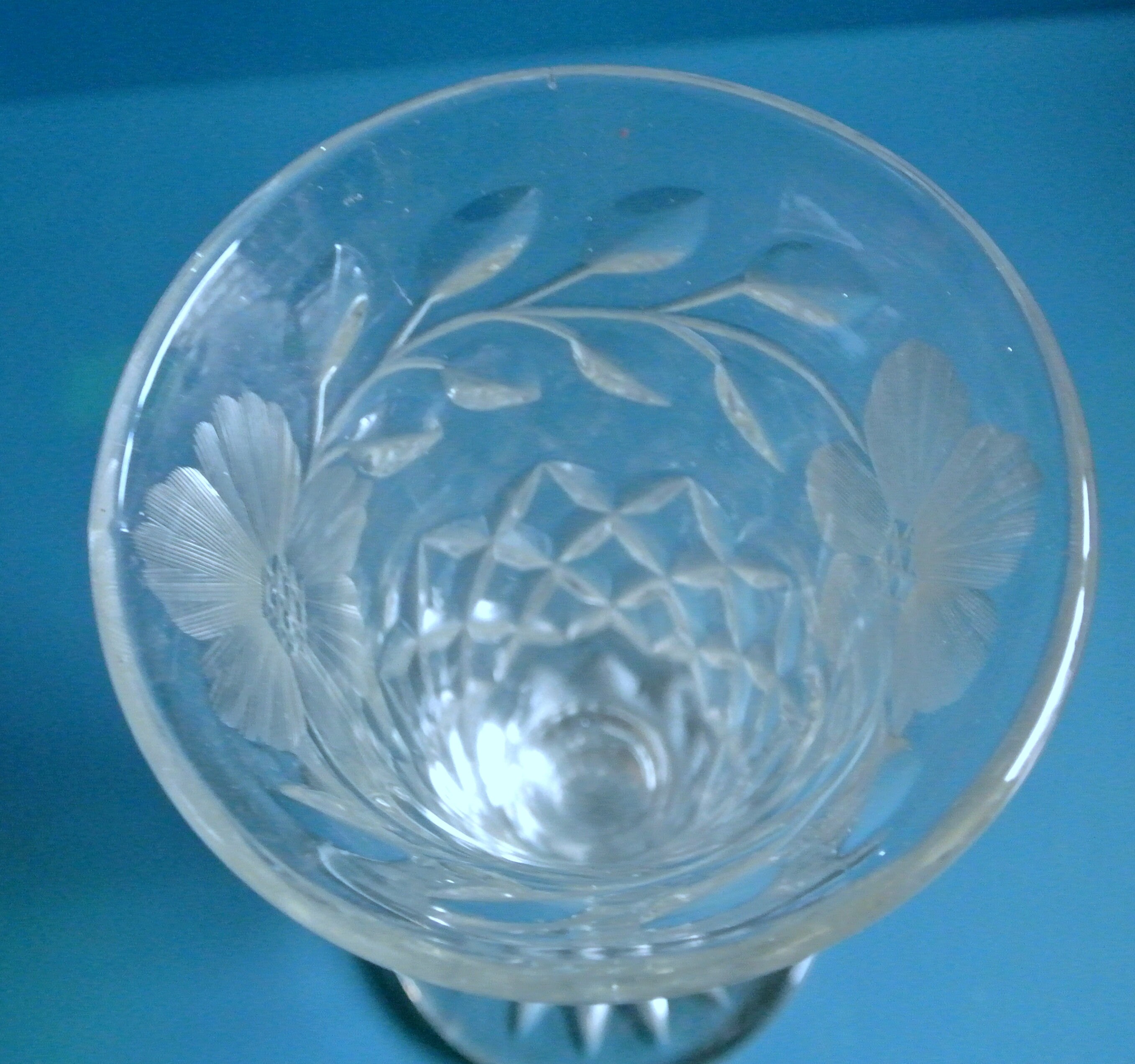 1940年代のヴィンテージ透明ガラス花瓶：チェック柄の花のデザイン