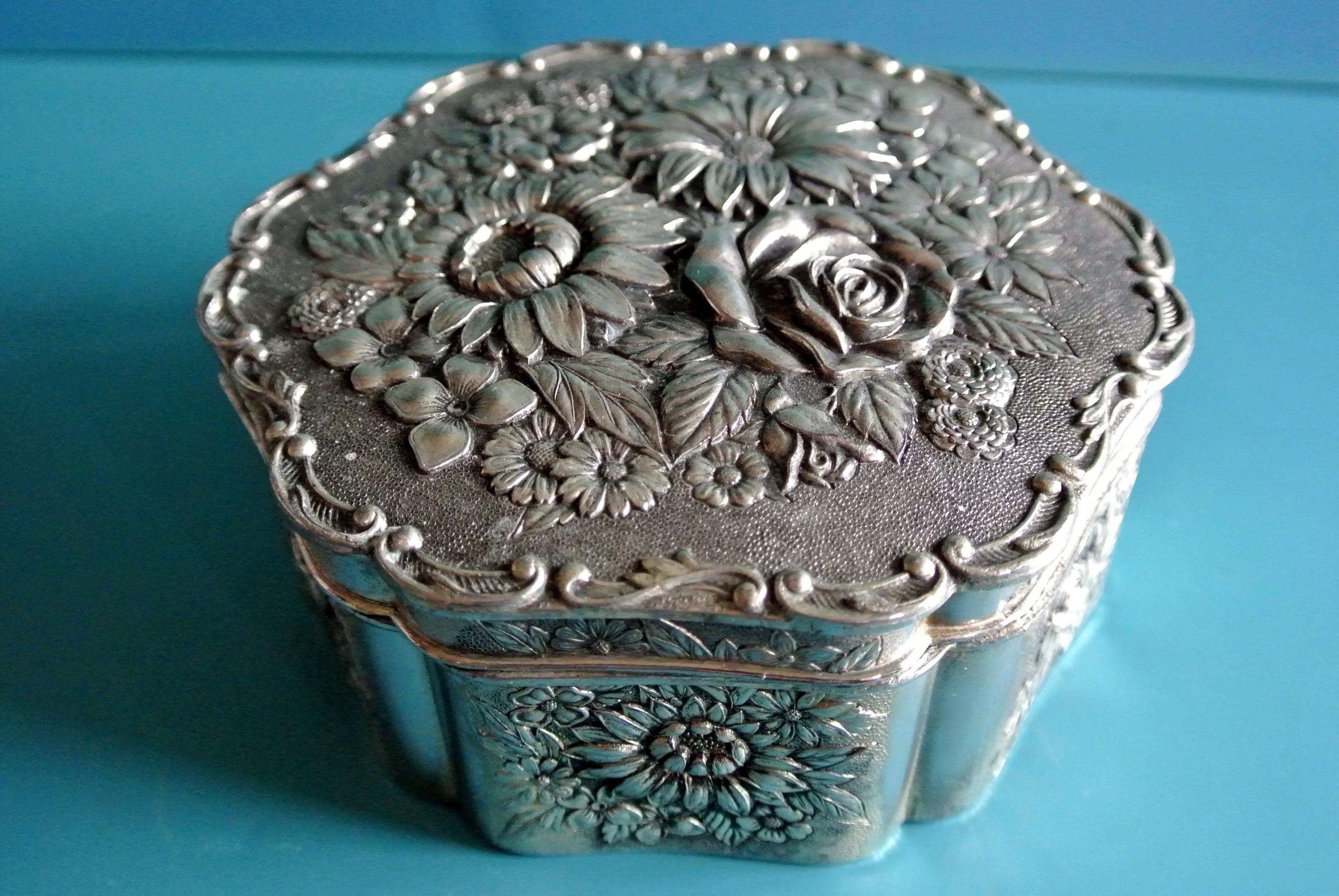 B2 Vintage Asian Chinese Jewelry Box With Carved Flower