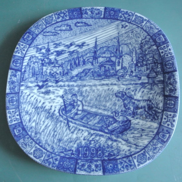 Lovely Swedish retro vintage Rörstrand porcelain plate from 1998 with printed men rowing boat, Sweden motive decor design by G.N.