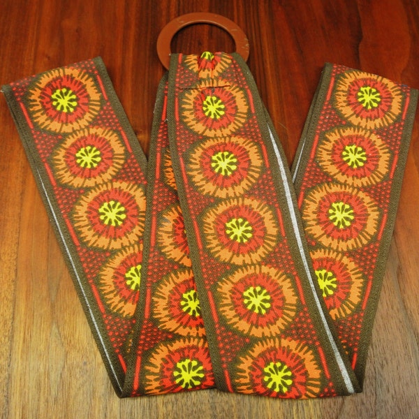 Swedish retro vintage 1960 printed linen plate/tray-holder bands with red/yellow/orange circle motive on brown bottom and brown plastic ring