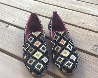 Embroidered tapestry loafers slippers funky retro multi color leather sole size 8