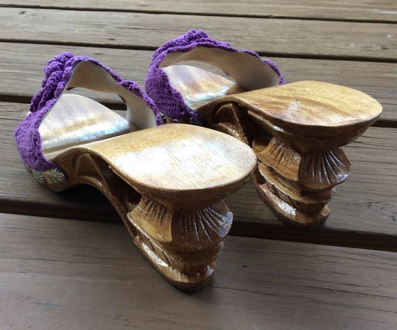 Size 7 Mules Purple Crochet retro sandals wood so… - image 4