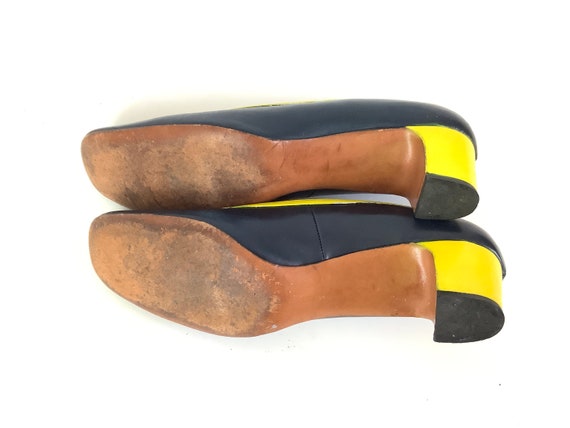 Size 7.5 Pumps Go Go Mod vintage shoes yellow nav… - image 5