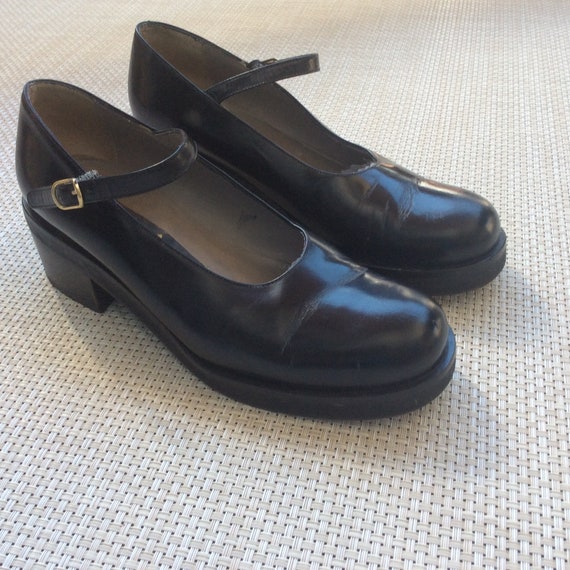 Mary Jane (shoe) - Wikipedia