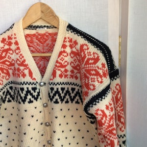 Vintage hand knitted wool cardigan sweater 50s 60s red blue size medium Handmade image 3