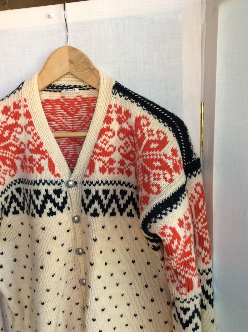 Vintage hand knitted wool cardigan sweater 50s 60s red blue size medium Handmade image 3