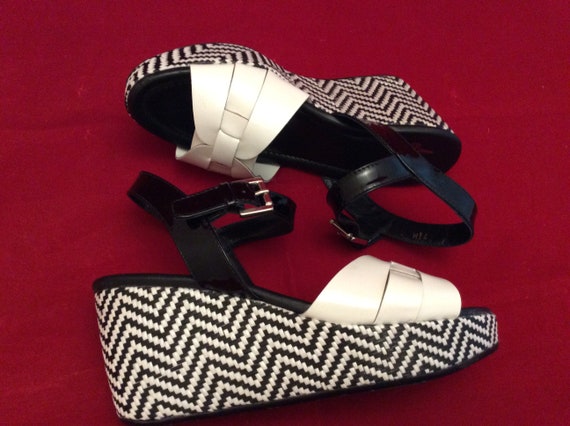 90s platform woven heel black white designer sanda